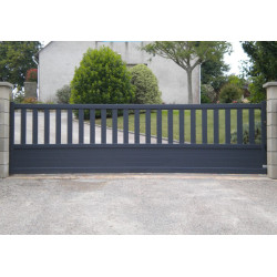 Portail alu coulissant Jules semi ajouré